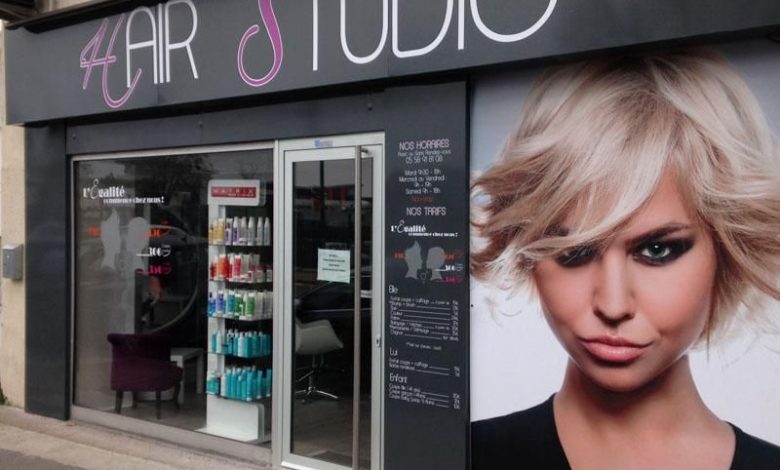 Salão "4AIR STUDIO" com fachada moderna e atraente.