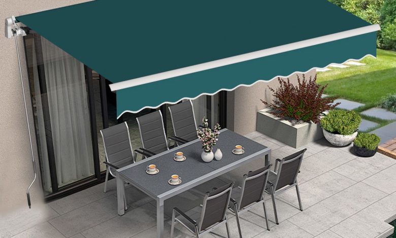 Toldo retrátil na cor Verde Bandeira Instalado em uma Casa