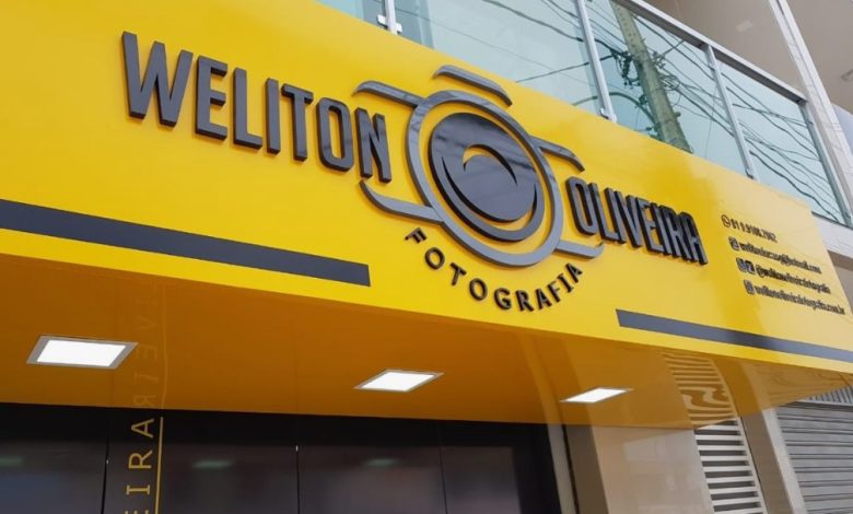 Fachada amarela com logo Weliton Oliveira e contatos visíveis.