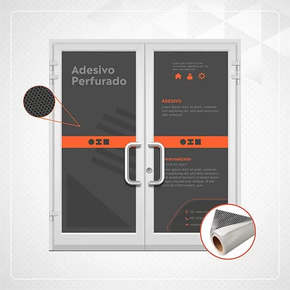 Porta com adesivo perfurado, textura ampliada e layout demonstrativo.
